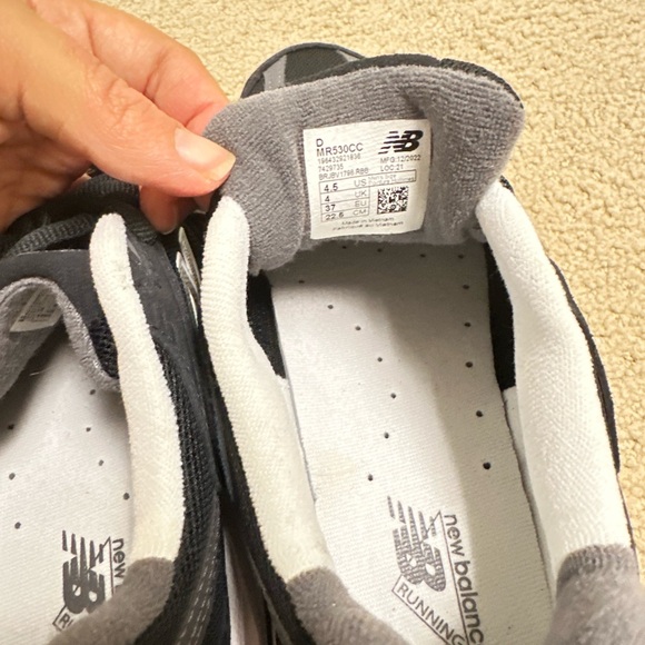 New Balance 530 Black and Gray Sneakers - Picture 7 of 8